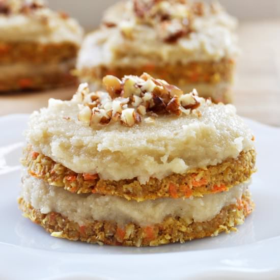 Raw Vegan Mini Carrot Cakes