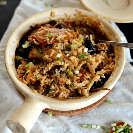 Chicken and mushroom clay pot rice
