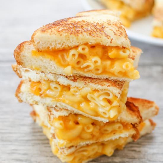 Grilled Macaroni & Cheese Sandwich