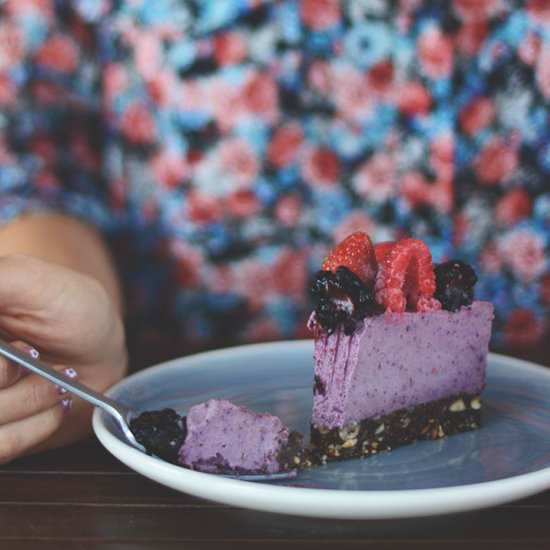 (Almost) Raw Berries Cheesecake