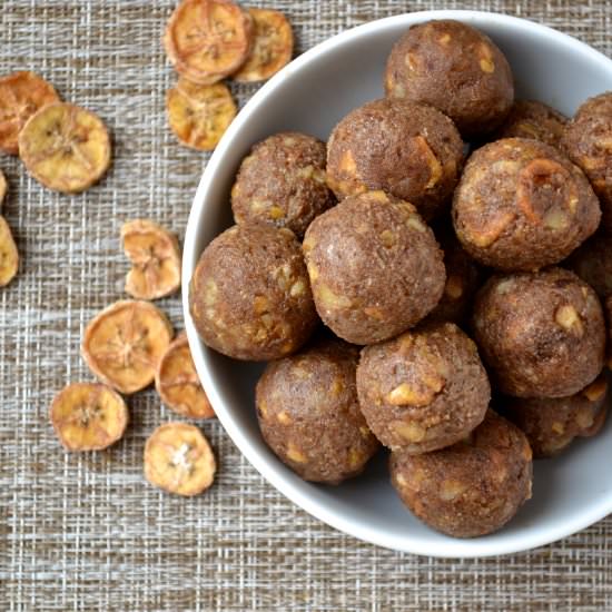 Banana Bread Energy Balls