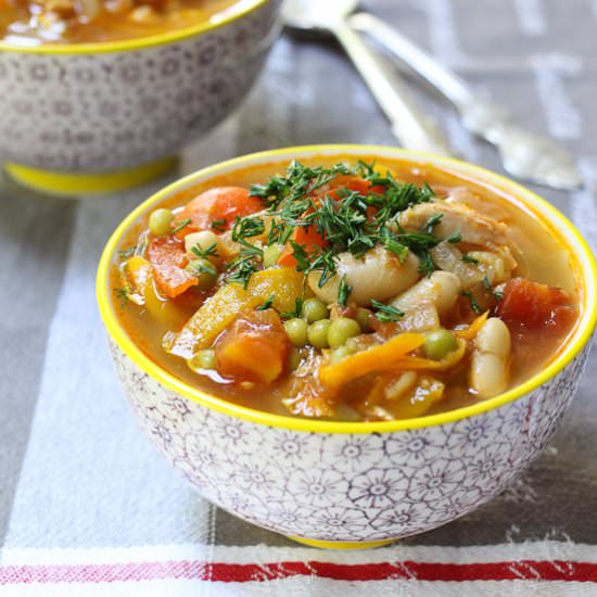 Hearty Chicken and White Bean Soup