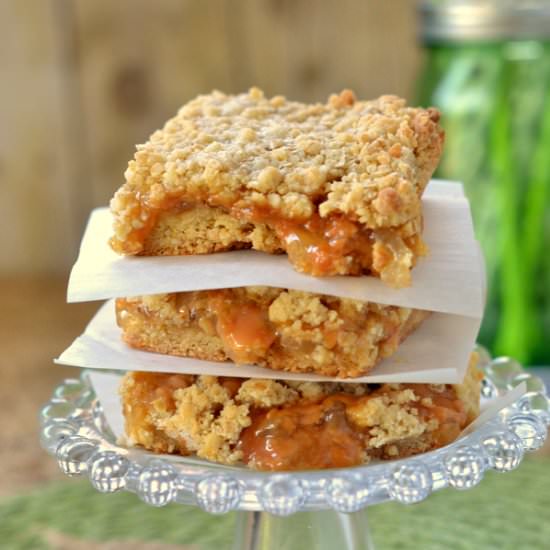 Caramel Apple Crumble Bars
