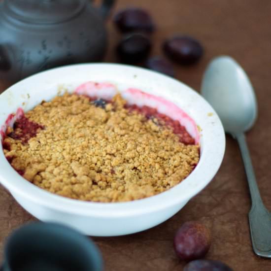 Plums Crumble with Einkorn Flour