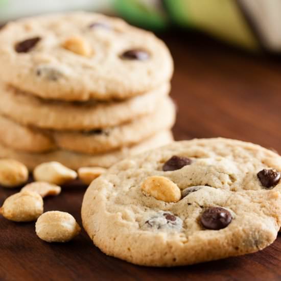 peanut butter chocolate chip cookie