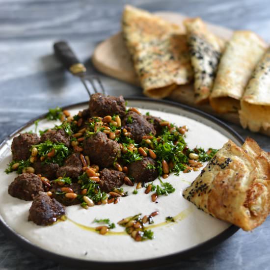 Meatballs, bean hummus & flatbreads