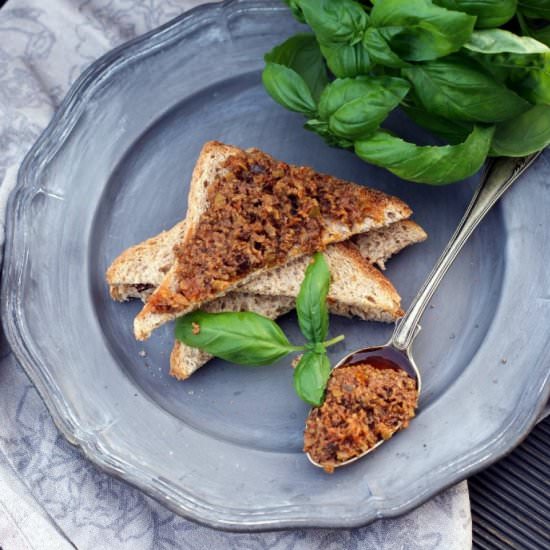 Tapenade with tomatoes and olives