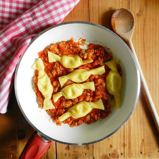 Pasta caramelle with tomato sauce