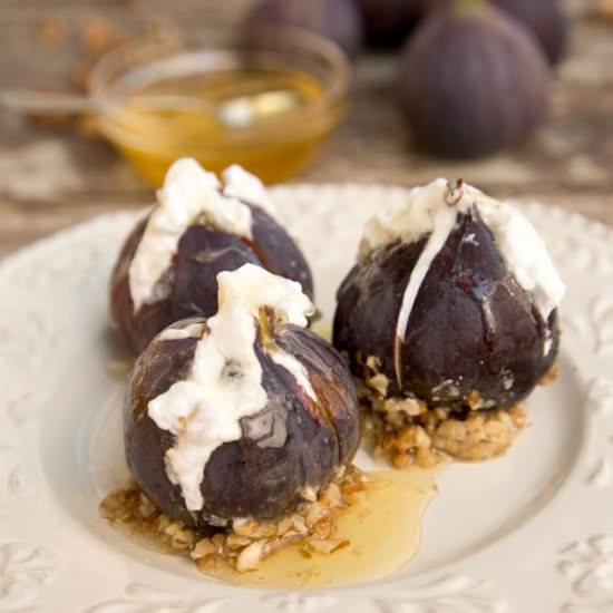 Fresh Figs with Cream and Honey