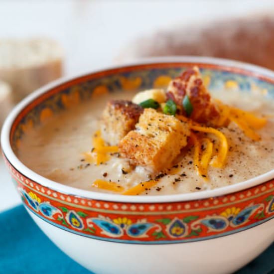Creamy Cauliflower and Cheddar Soup