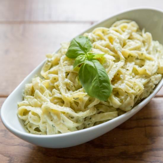 15 Minute Creamy Pesto Pasta
