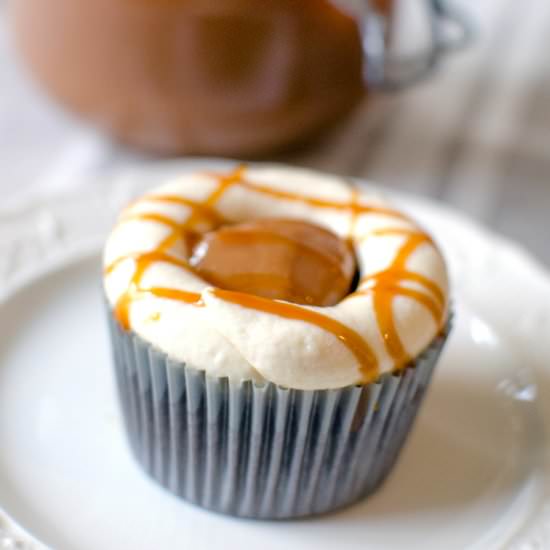 Caramelized White Chocolate Cupcake
