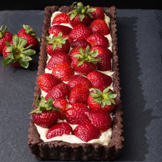Strawberry Tart w. Chocolate Crust