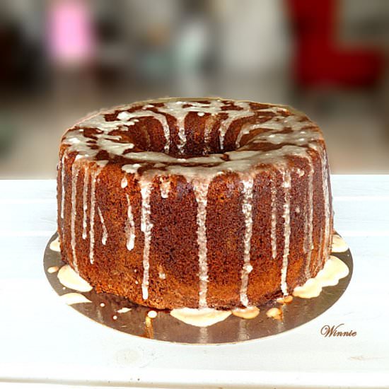 Date-syrup Cake with Lemon glaze