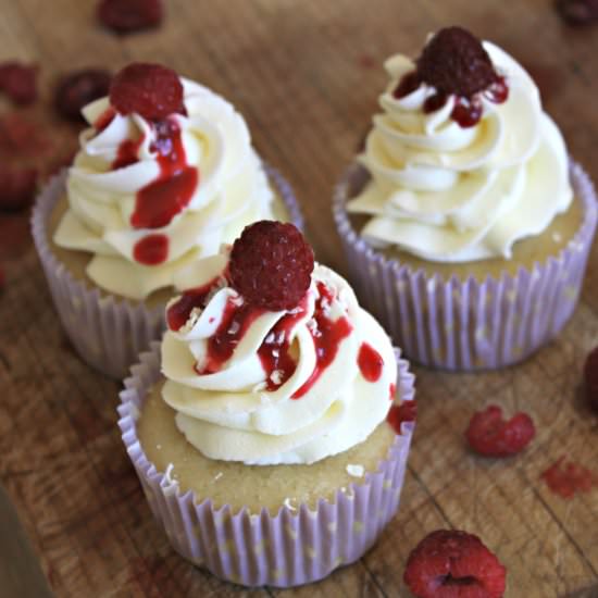 White Chocolate Amaretto Cupcakes