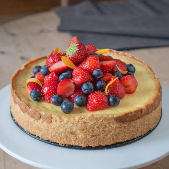 Cheesecake-Pie and Berries