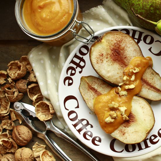 Caramelized pears with pumpkin sauce