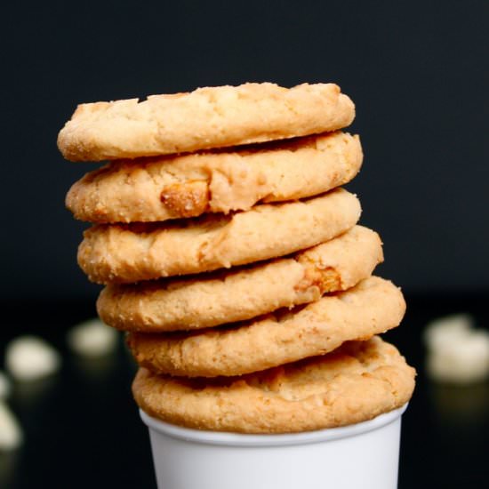 Copycat Subway Macadamia Cookies