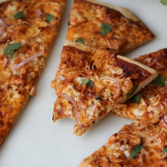 {No-Knead} BBQ Chicken Pizza