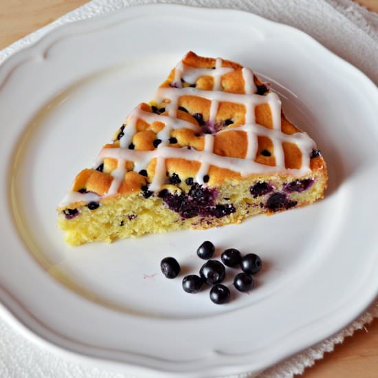 Blueberry cake with lemon