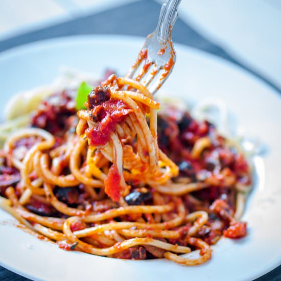 Olive & mushroom tomato pasta sauce
