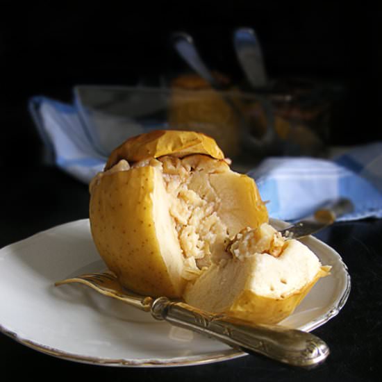 Apples Stuffed with Cream