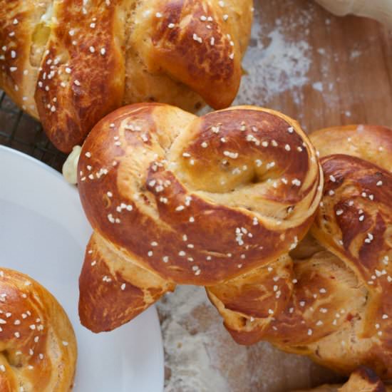 Sun Dried Tomato Soft Pretzels