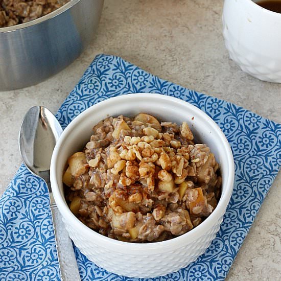 10 Minute-One Pot Apple Pie Oatmeal