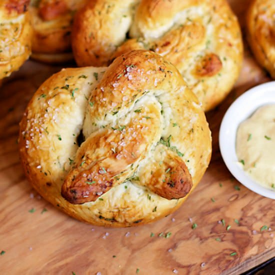 Homemade Garlic Soft Pretzels