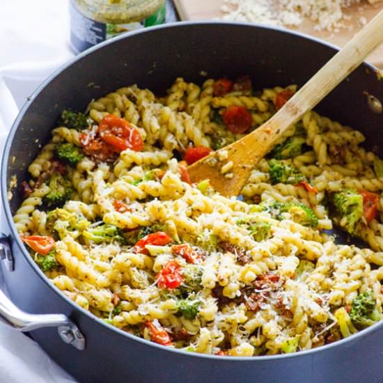 Pesto Tomato and Broccoli Pasta