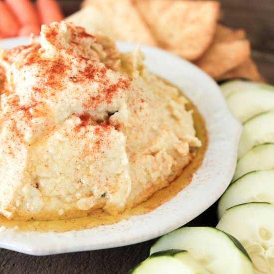 Simple Roasted Garlic Hummus