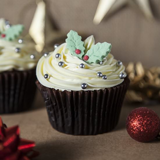 Spiced cupcakes & almond frosting