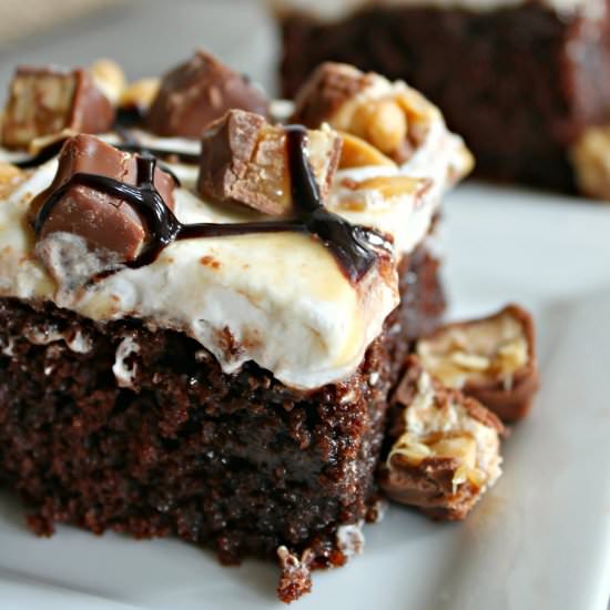 Snicker’s Poke Cake Recipe
