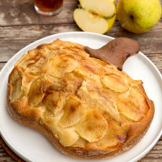 Cake with Yoghurt and Apple