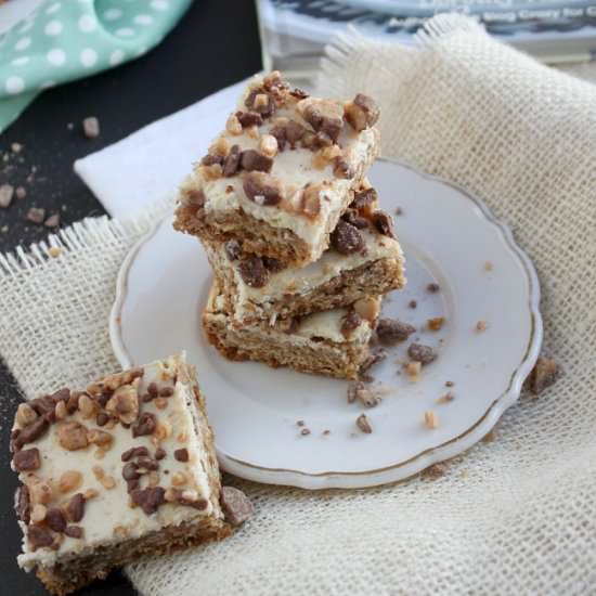 Oatmeal Cookie Cheesecake Bars