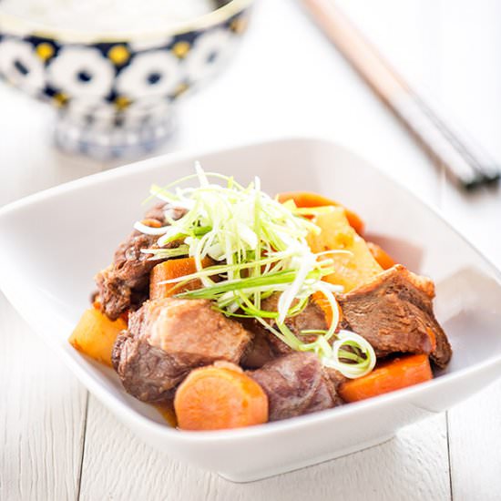 Chinese Daikon, Tomato, and Beef Stew