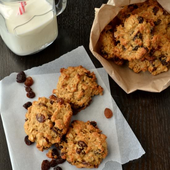 Sultana and Oat Cookies