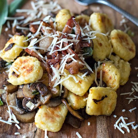 Toasted gnocchi with mushrooms