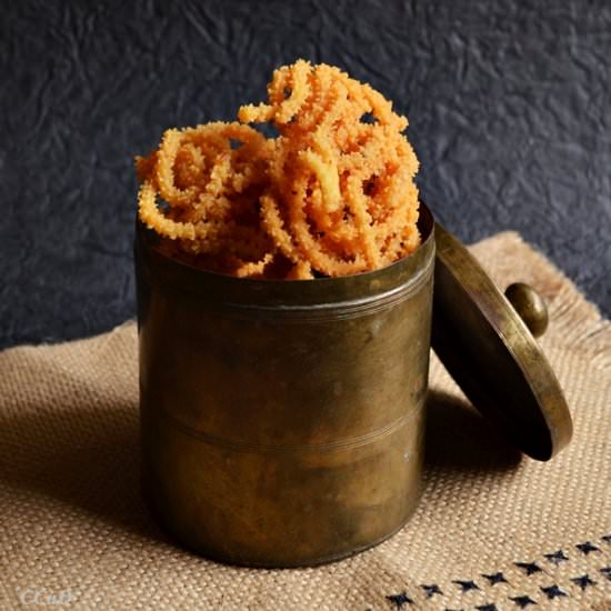 Easy potato chakli/murukku-vegan
