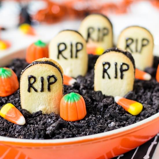Graveyard Chocolate Cheesecake Dip
