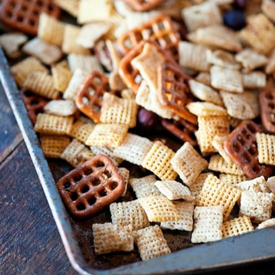 Fresh Garlic Chex Mix
