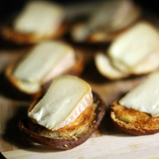 Pretzel Bread Crisps and Cheese