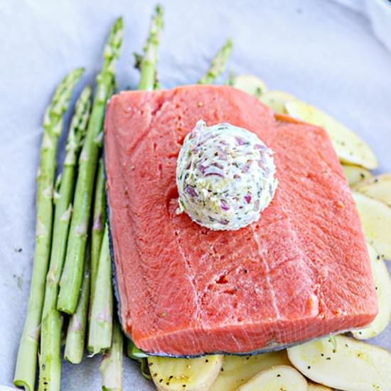 Salmon en Papillote with Asparagus