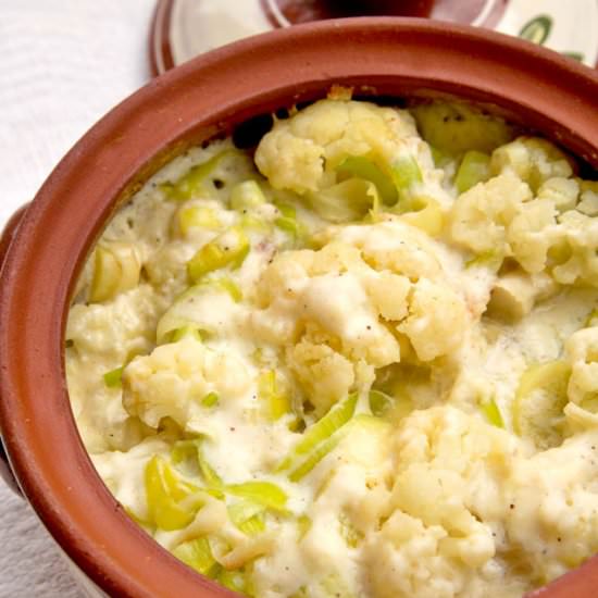 Cauliflower gratin with leek
