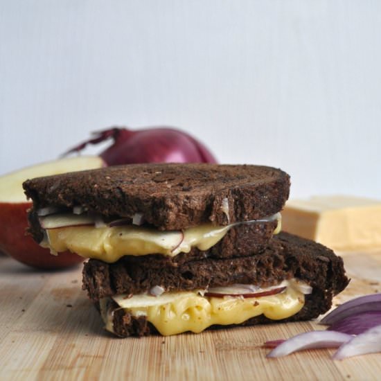 Red Apple and Onion Grilled Cheese