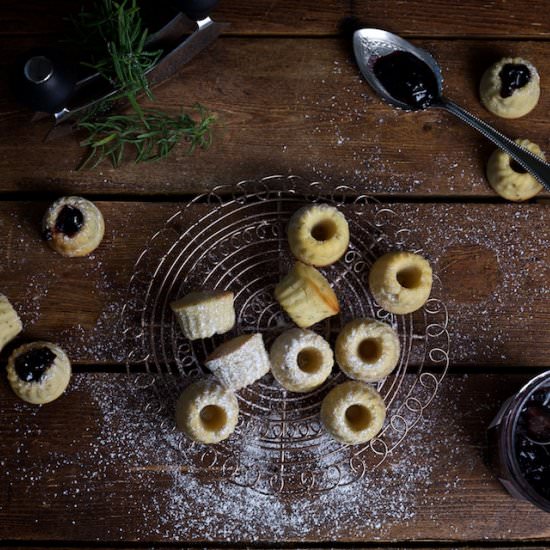 Mini-yogurt-rosemary cakes