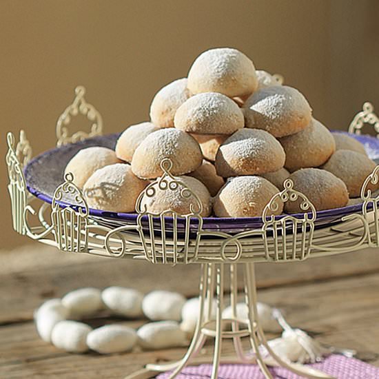 Greek Kourabiedes
