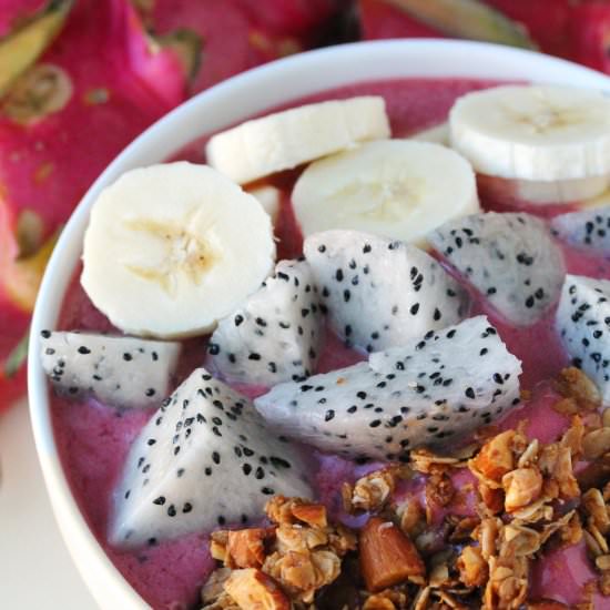 Dragon Fruit Strawberry-Acai Bowl