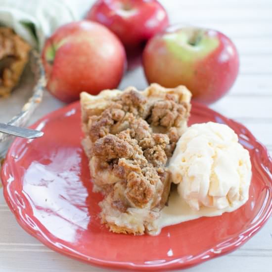 Apple Pie with Streusel Topping