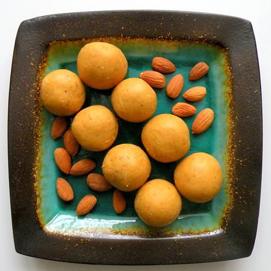 Besan Laddoos